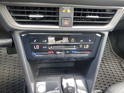Certified 2025 Volkswagen Taos SE FWD image 27