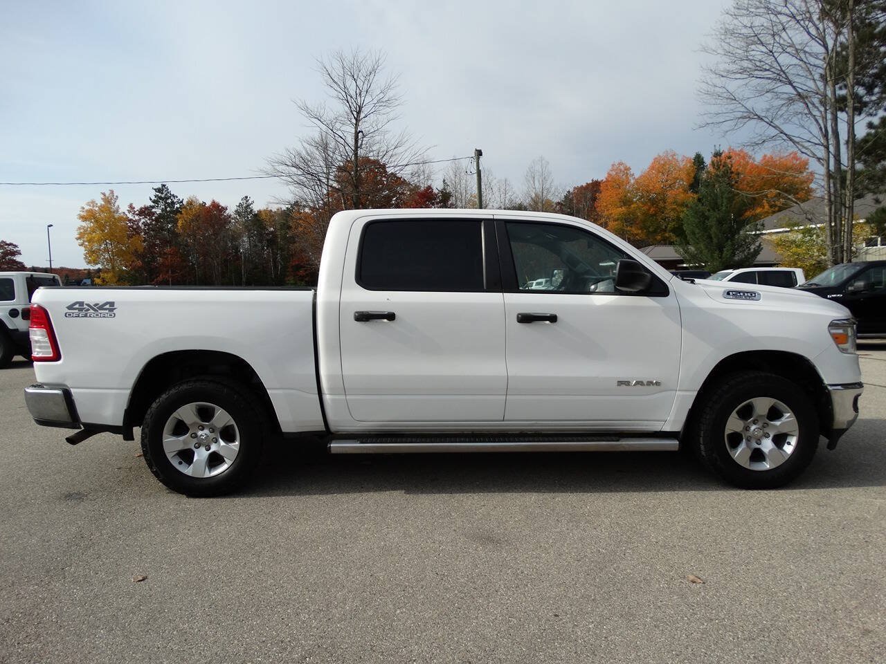 Used 2019 RAM 1500 4x4 Crew Cab Tradesman w/ SXT Appearance Group image 35