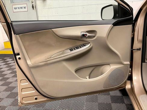 Used 2013 Toyota Corolla LE image 20