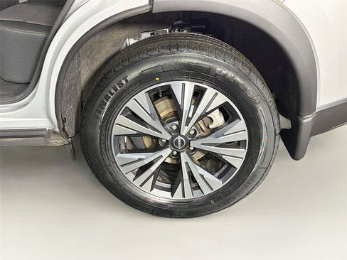 Used 2023 Nissan Rogue SV AWD/4WD image 34