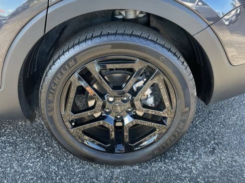 Used 2025 Kia Telluride SX X-Line image 11