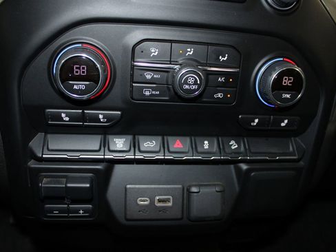 Used 2022 Chevrolet Silverado 2500 LT w/ Convenience Package image 31