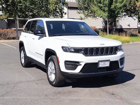 New 2025 Jeep Grand Cherokee Laredo X w/ Luxury Tech Group I image 3