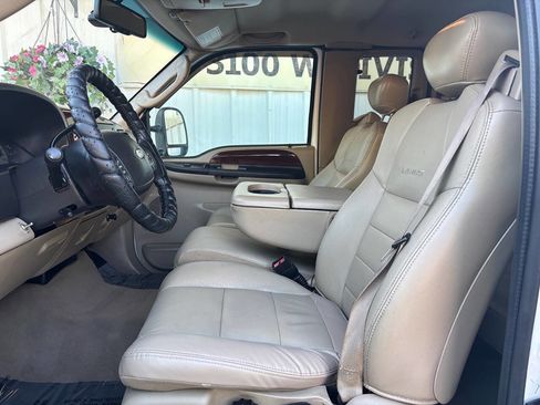 Used 2007 Ford F350 Lariat RWD image 9