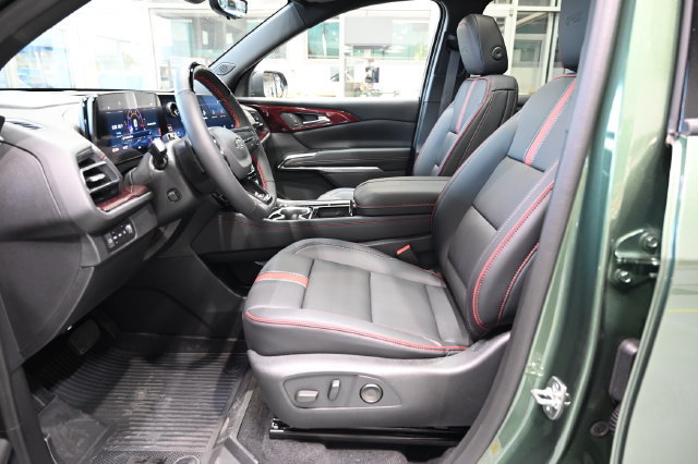New 2027 Chevrolet Traverse RS w/ LPO, Floor Liner Package AWD/4WD image 9