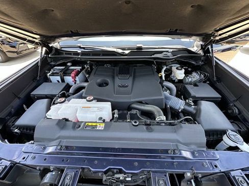 Used 2023 Toyota Tundra Platinum AWD/4WD image 33