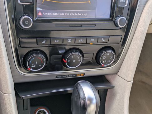 Used 2014 Volkswagen Passat 1.8T SE image 23