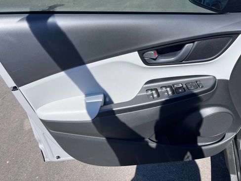 Used 2023 Hyundai Kona SEL AWD/4WD image 9