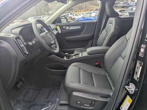 Used 2026 Volvo XC40 B5 Core image 22