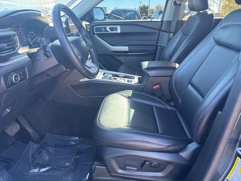 Used 2023 Ford Explorer XLT w/ Equipment Group 202A image 15