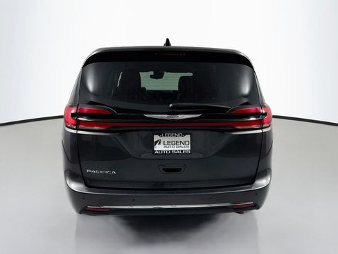 Used 2023 Chrysler Pacifica Touring-L FWD image 6