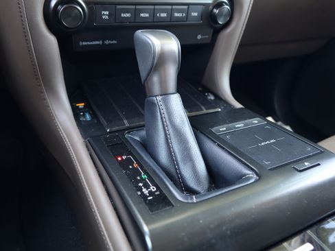 Used 2023 Lexus GX 460 Luxury w/ Sport Design Package AWD/4WD image 26