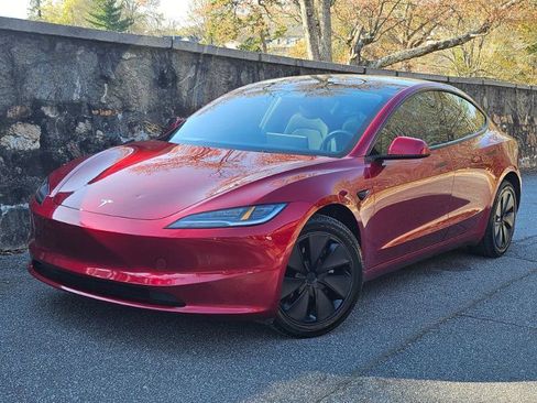 Used 2024 Tesla Model 3 Standard Range image 2