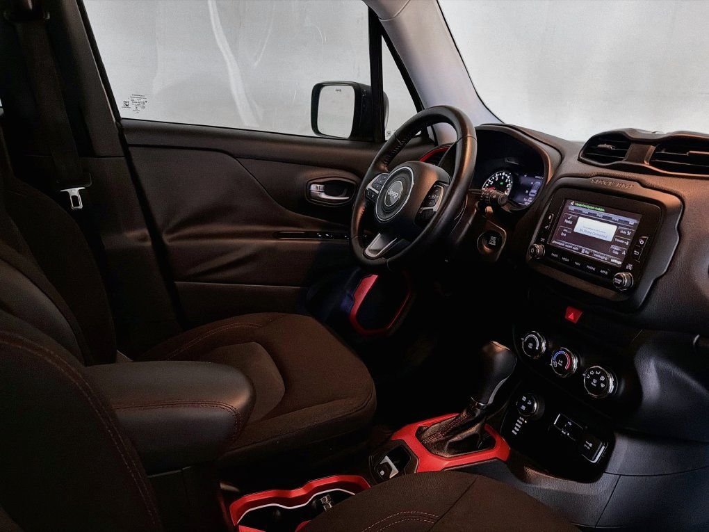 Used 2016 Jeep Renegade Trailhawk AWD/4WD image 28