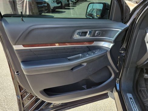 Used 2019 Ford Explorer Platinum AWD/4WD image 16