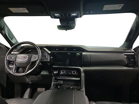 Used 2023 GMC Sierra 1500 AT4 w/ Technology Package AWD/4WD image 9