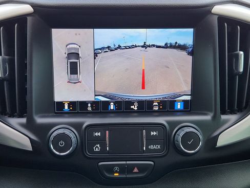 Used 2024 GMC Terrain SLT w/ Tech Package image 25