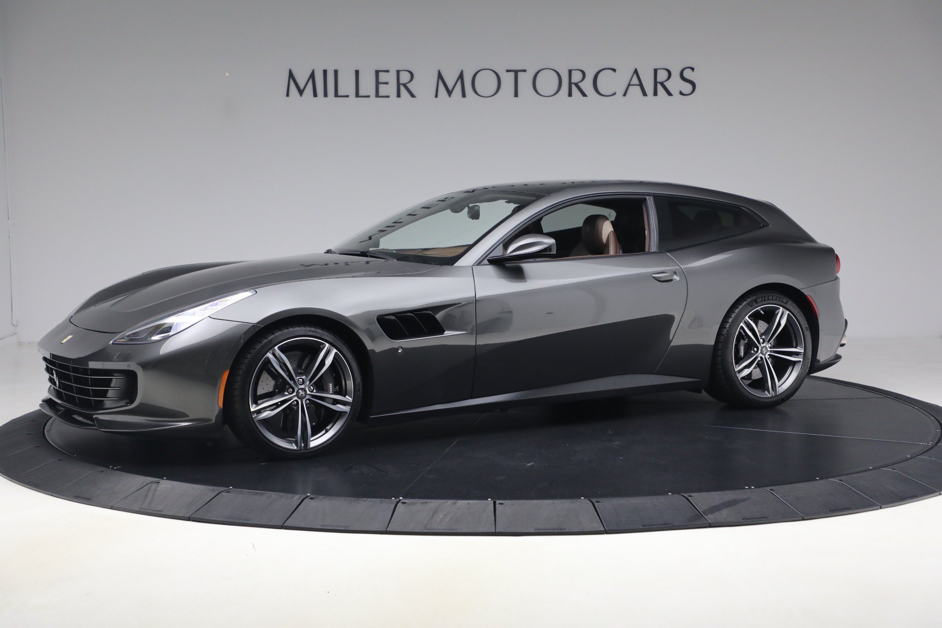 Certified 2019 Ferrari GTC4Lusso AWD/4WD image 3