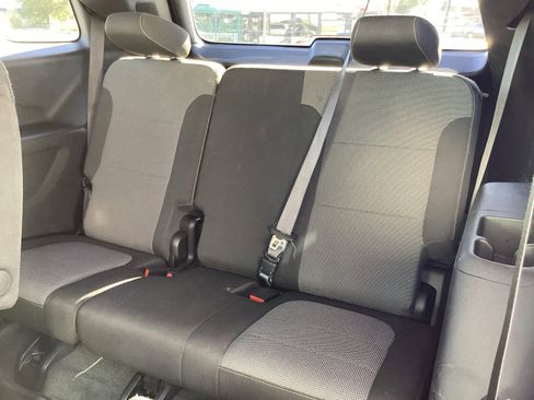 Used 2021 Chevrolet Traverse LT image 29