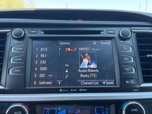 Used 2018 Toyota Highlander SE w/ Carpet Mat Package (TMS) AWD/4WD image 22