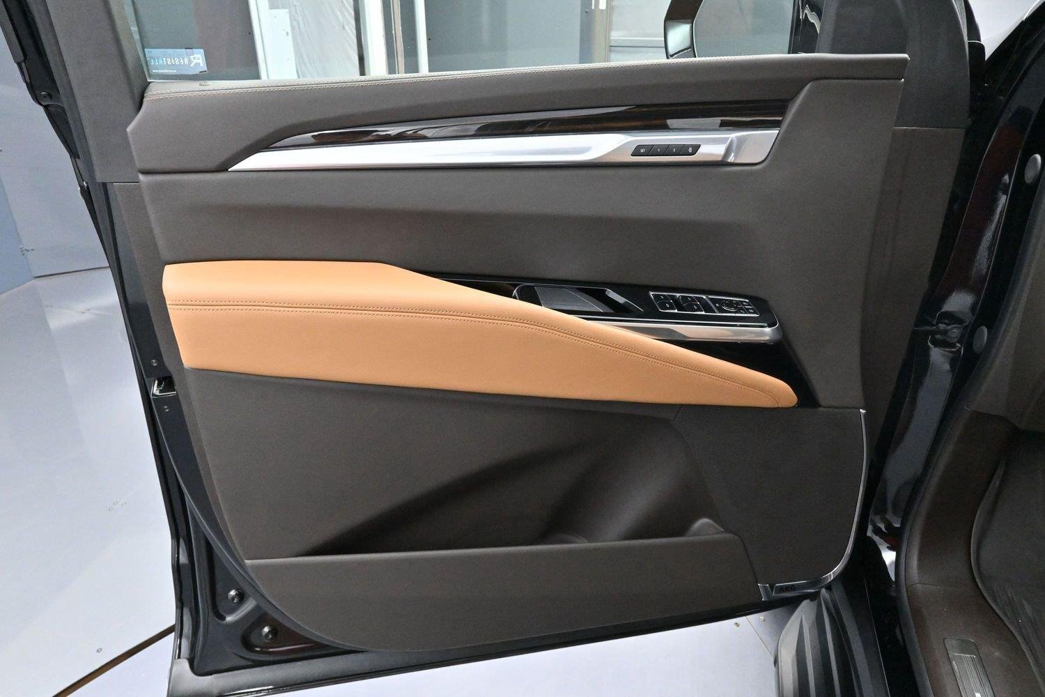Certified 2025 Cadillac Escalade Premium Luxury AWD/4WD image 12