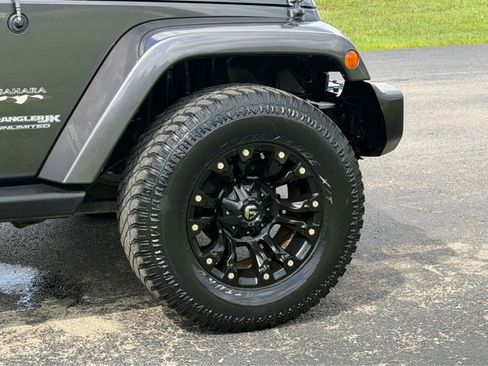 Used 2018 Jeep Wrangler Unlimited Sahara AWD/4WD image 9