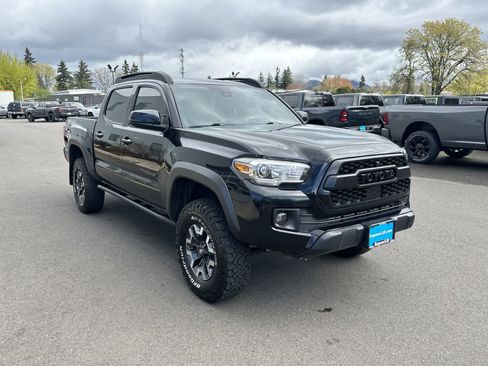 Used 2018 Toyota Tacoma TRD Off-Road image 7