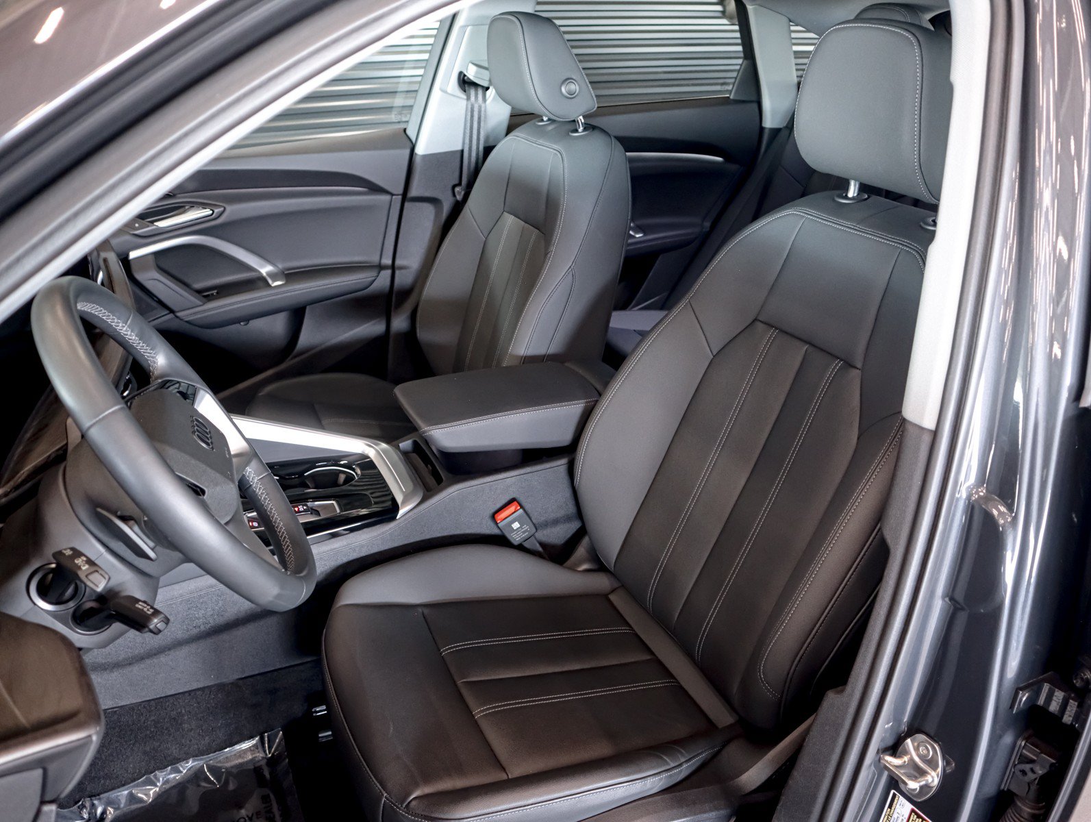Used 2025 Audi Q5 Premium Plus w/ Premium Plus AWD/4WD image 8