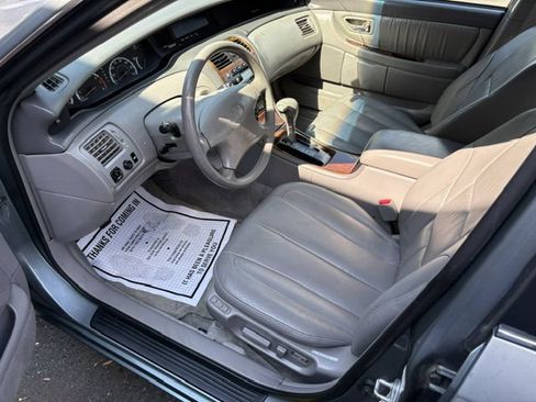 Used 2001 Toyota Avalon XLS FWD image 11