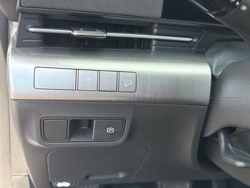 Certified 2025 Hyundai Kona SEL AWD/4WD image 28