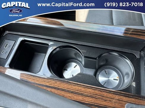 Used 2023 Cadillac Escalade Premium Luxury AWD/4WD image 32