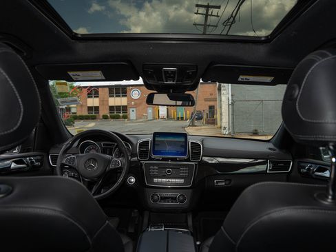 Used 2018 Mercedes-Benz GLS 450 4MATIC image 23