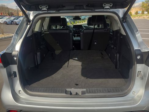 Certified 2025 Toyota Highlander XLE image 31