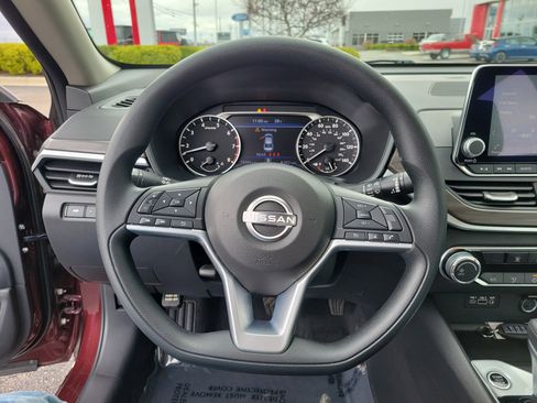 Used 2025 Nissan Altima 2.5 SV image 21