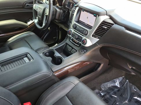 Used 2017 GMC Yukon SLT w/ Premium Edition AWD/4WD image 17