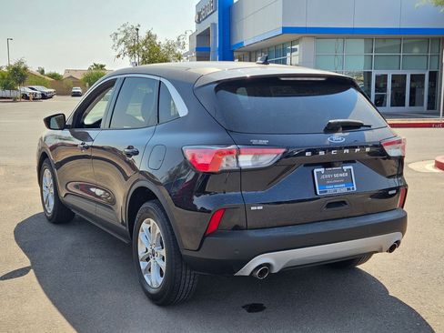 Used 2021 Ford Escape SE FWD image 3