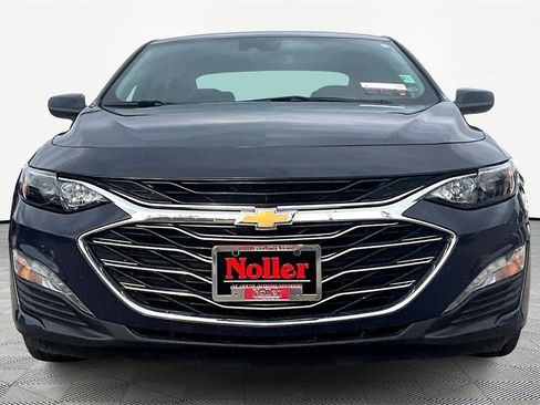 Used 2025 Chevrolet Malibu LT image 3