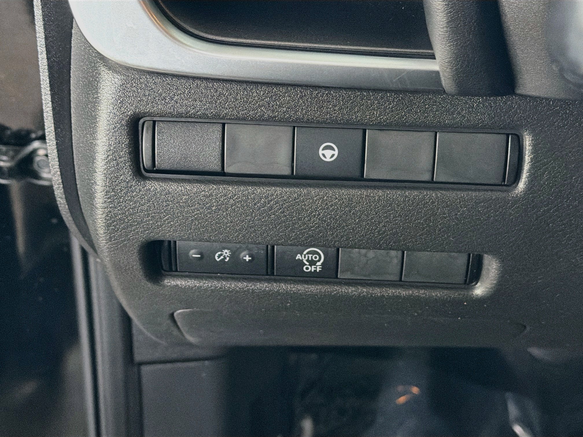 Used 2023 Nissan Rogue SV AWD/4WD image 16