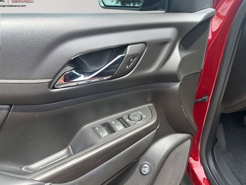 Used 2023 GMC Acadia SLT w/ Elevation Edition image 25