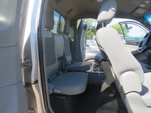 Used 2015 Toyota Tacoma PreRunner image 18