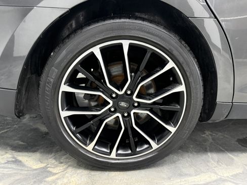 Used 2017 Ford Taurus Limited image 32