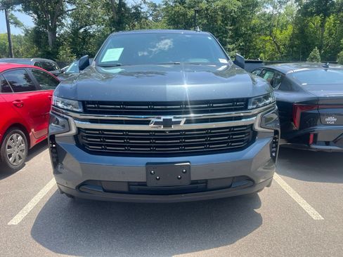 Used 2021 Chevrolet Suburban RST w/ Luxury Package AWD/4WD image 2