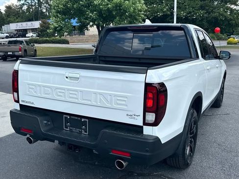 Used 2025 Honda Ridgeline Black Edition image 3