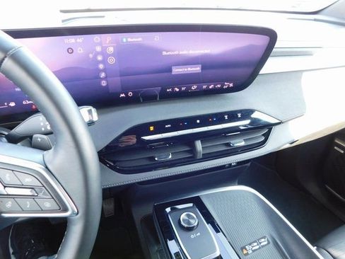 Used 2025 Buick Enclave Sport Touring image 40