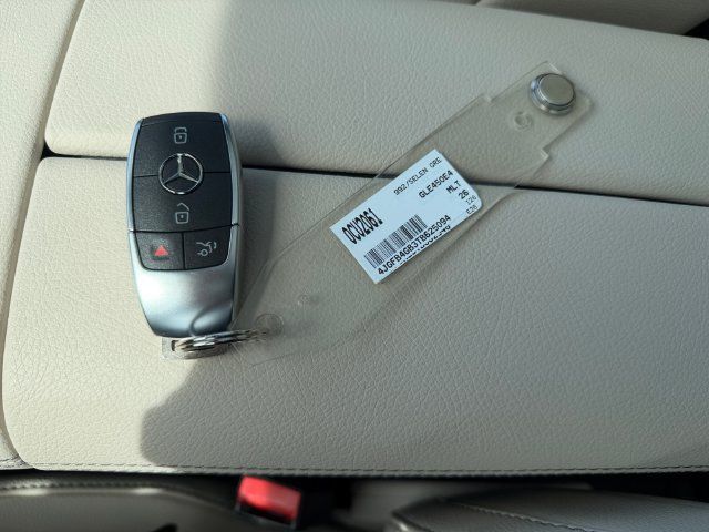 Used 2026 Mercedes-Benz GLE 450e 4MATIC image 32