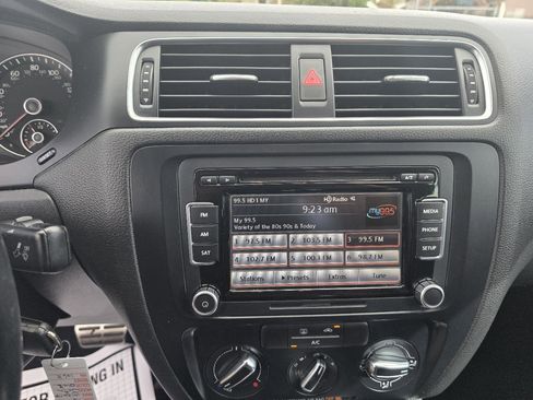 Used 2013 Volkswagen Jetta GLI FWD image 13