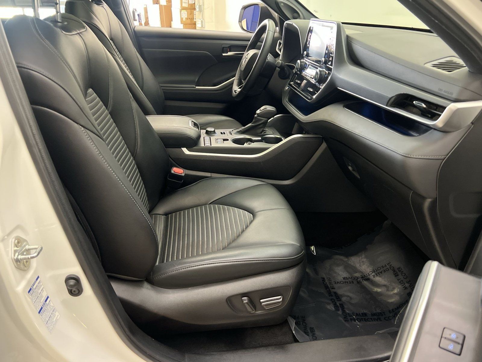 Used 2022 Toyota Highlander XSE AWD/4WD image 27