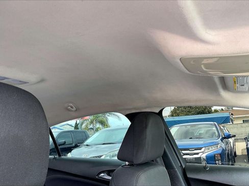 Used 2017 Chevrolet Cruze LT FWD image 22