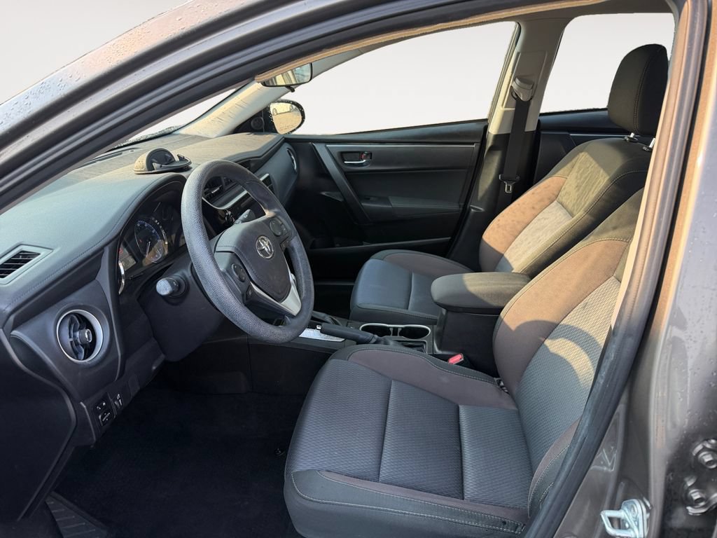 Used 2017 Toyota Corolla LE w/ Carpet Mat Package (TMS) FWD image 9