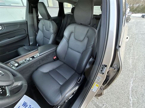 Used 2023 Volvo XC60 B5 Plus w/ Climate Package image 15